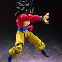 Dragon Ball GT: S.H.Figuarts Super Saiyan 4 Son Goku – side view in dynamic fighting pose