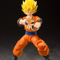 Dragon Ball Z: S.H.Figuarts Super Saiyan Full Power Son Goku – action pose with hands gathered at chest