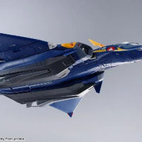 DX Chogokin YF-21 – underside view in flight pose