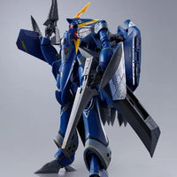 DX Chogokin YF-21 – beam sabre and shield held in hands