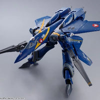 DX Chogokin YF-21 – crouched gerwalk pose with long grey rifle