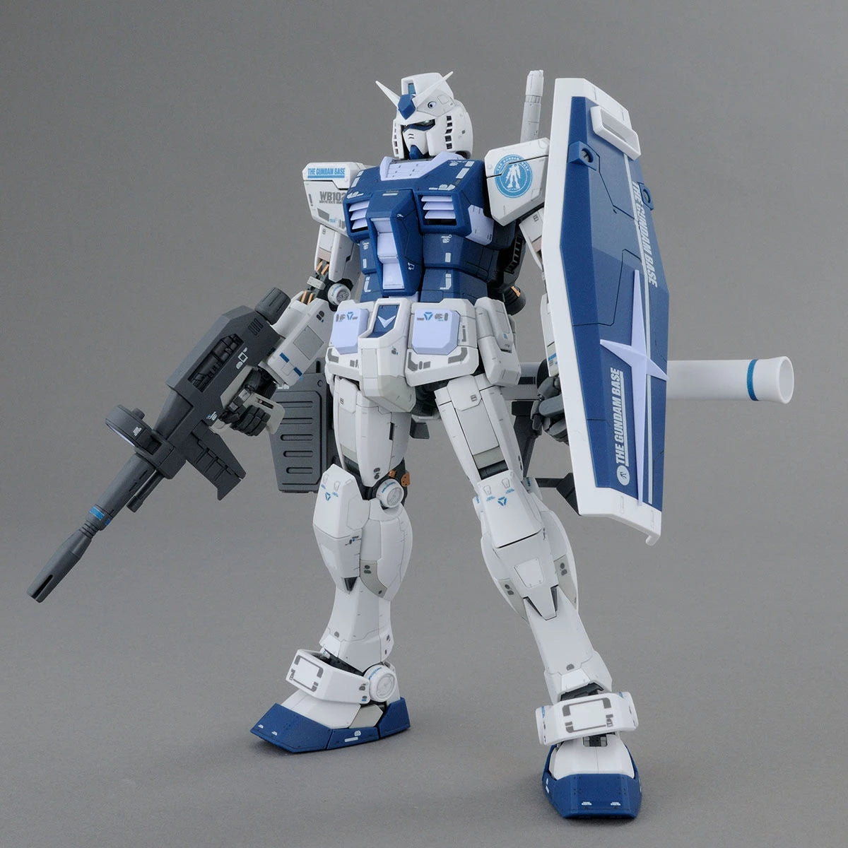 Bandai MG 1/100 The Gundam Base Limited RX-78-2 Gundam Ver.3.0 [The Gundam Base Color] - Kidultverse