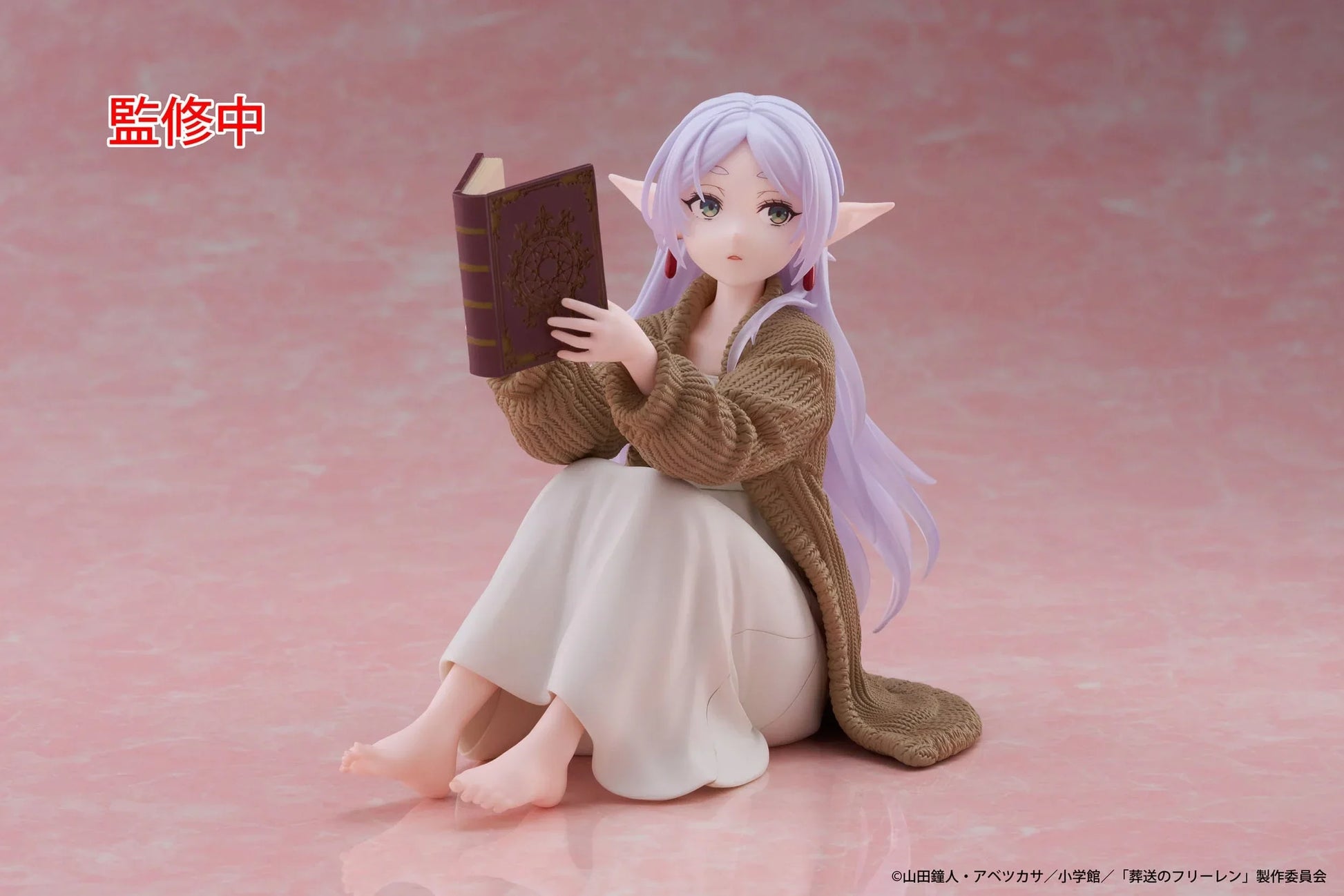Taito Frieren: Beyond Journey's End: Desktop Cute Figure: Frieren Roomwear Ver. - Kidultverse