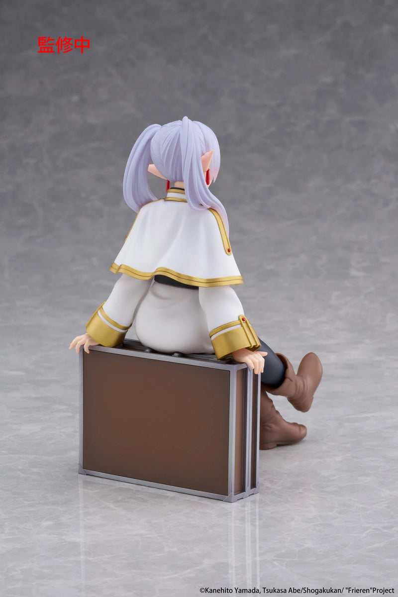 Taito Frieren: Beyond Journey's End: Desktop Cute Figure: Frieren Trunk Case Ver. - Kidultverse
