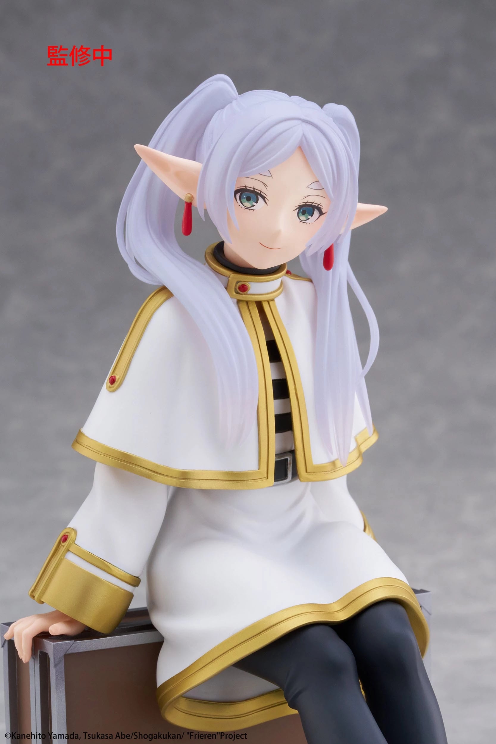 Taito Frieren: Beyond Journey's End: Desktop Cute Figure: Frieren Trunk Case Ver. - Kidultverse